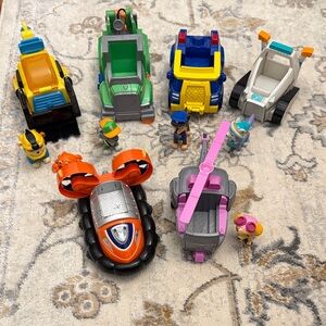 Paw patrol set. No Zuma with this set.